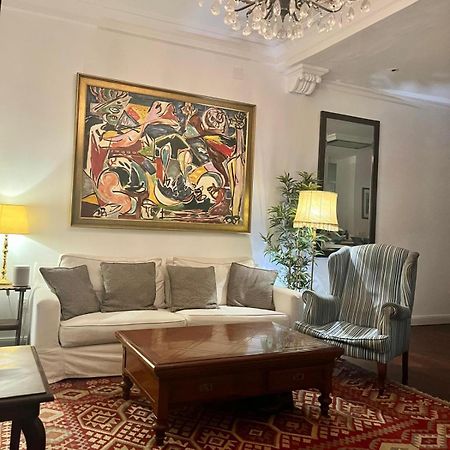 Small Stylish Room With Comfortable Queen-Size Bed In Very Large, Beautifully Decorated Shared Flat In The Historic Centre Of Málaga Kültér fotó