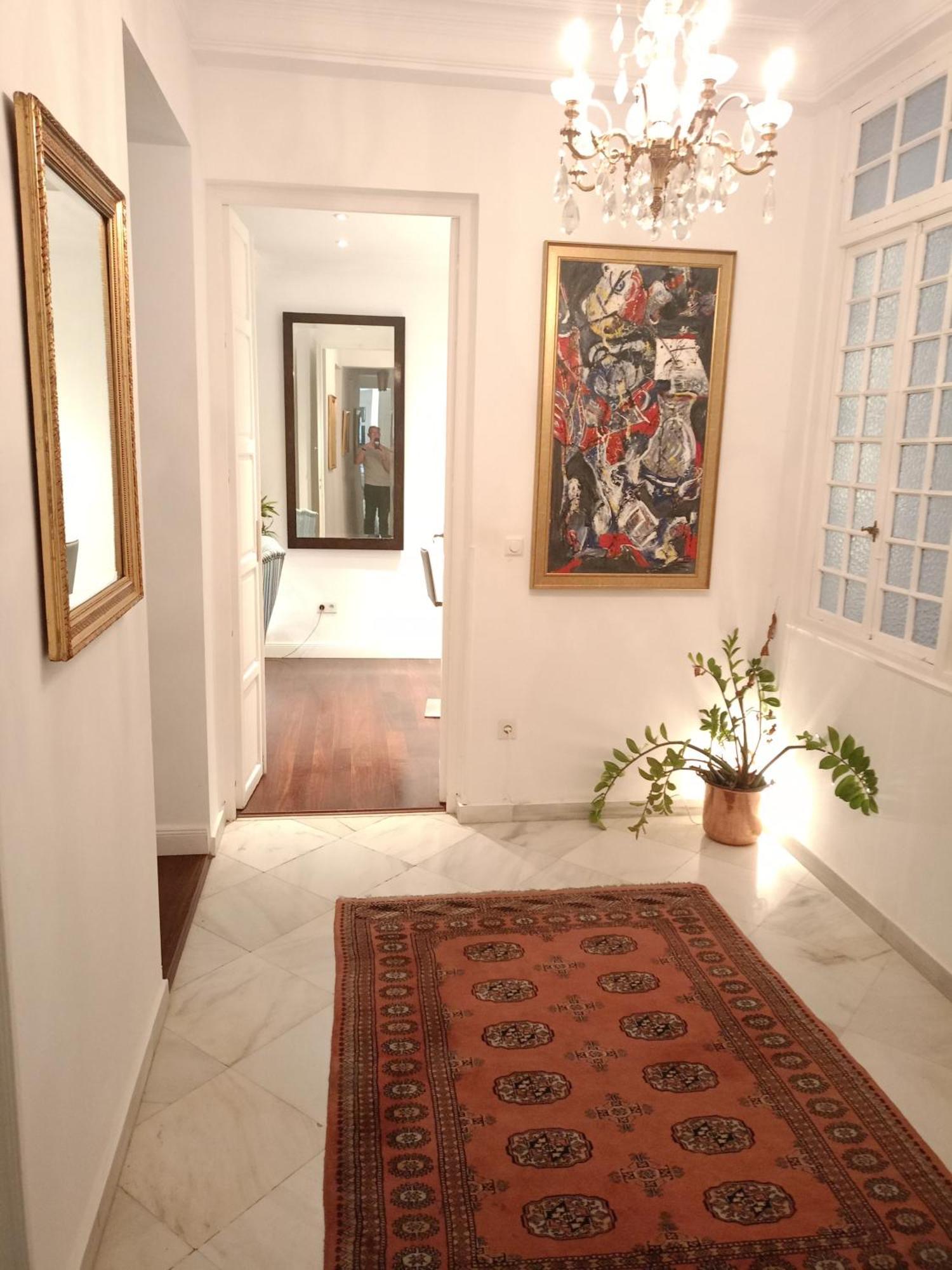 Small Stylish Room With Comfortable Queen-Size Bed In Very Large, Beautifully Decorated Shared Flat In The Historic Centre Of Málaga Kültér fotó