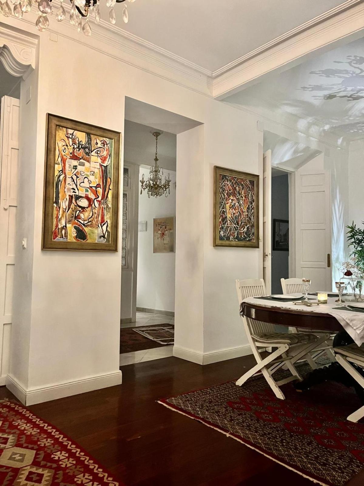 Small Stylish Room With Comfortable Queen-Size Bed In Very Large, Beautifully Decorated Shared Flat In The Historic Centre Of Málaga Kültér fotó